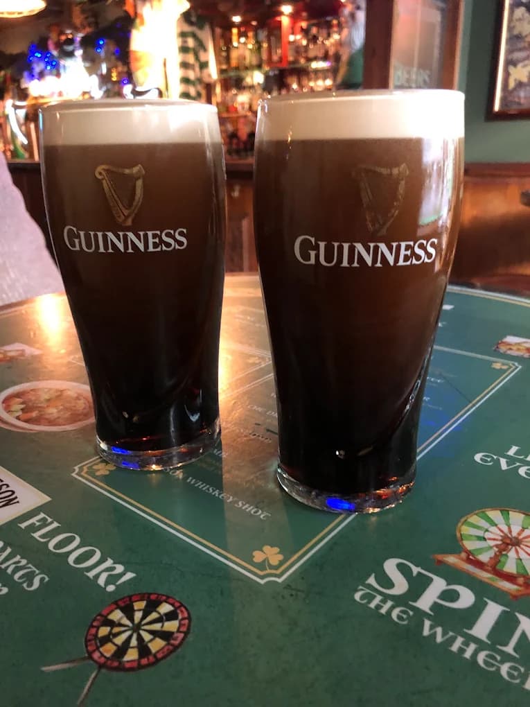 Tveir Guinness pintar